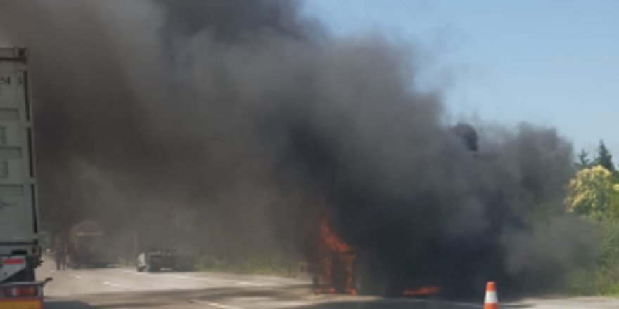 TEM Otoyolu'nda TIR yangını