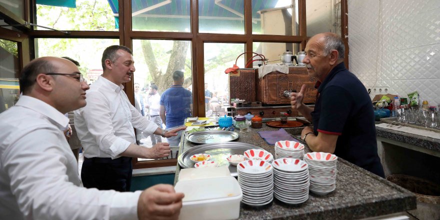 Çınaraltı’da vatandaşlarla buluştu