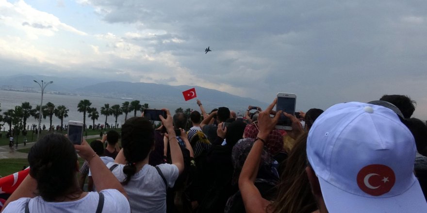 İZMİT'TE:  SoloTürk nefes kesti