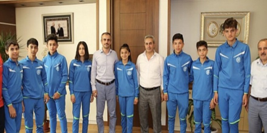 Çiftçi boksörleri uğurladı