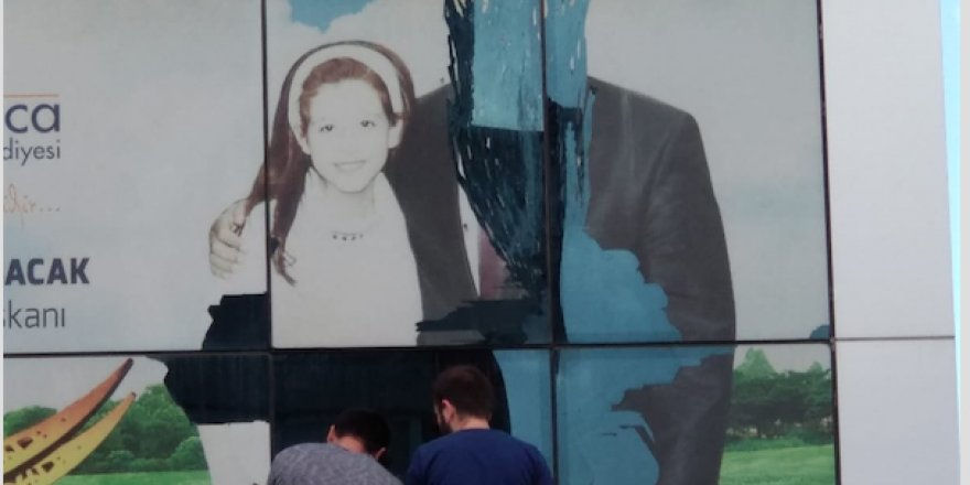 RESİMLERİ SÖKÜLÜYOR:  Karabacak’ın izleri siliniyor