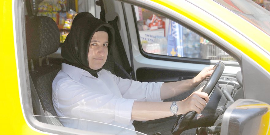 Kadın taksici, erkeklere taş çıkarıyor