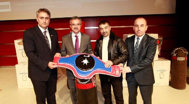 GEBZE’Lİ KULÜPLERE MALZEME DESTEĞİ