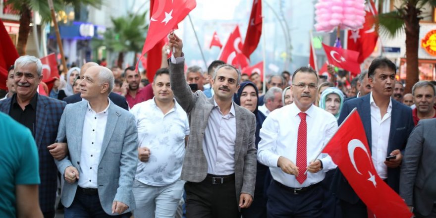 Çayırova’da 15 Temmuz yürüyüşü