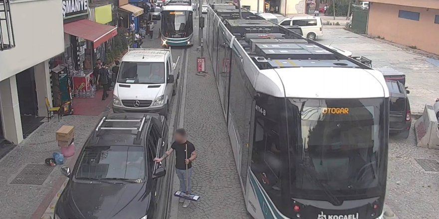 Tramvay seferini engelleyenlere ceza