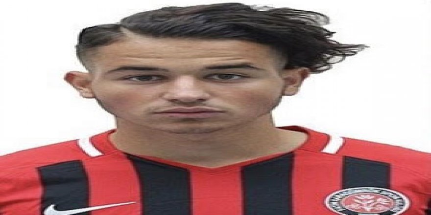 Alim Aykut imza atıyor