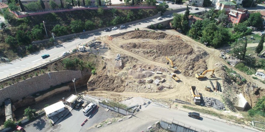 Dilovası’nda yol ve kaldırım işleri devam ediyor