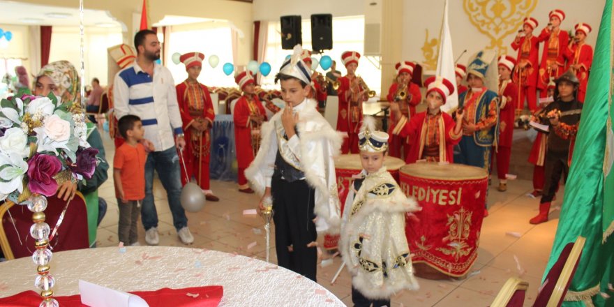 Yetim çocuklar sünnet ettirildi