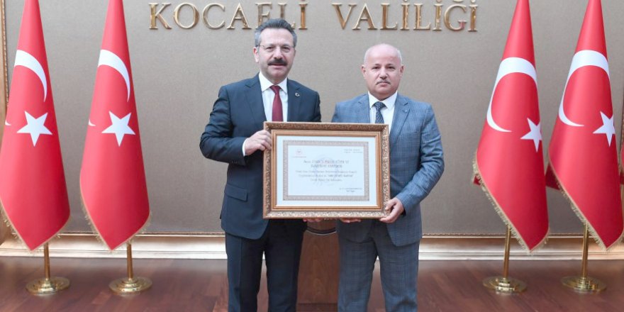 Vali Aksoy’dan Farabi’ye başarı belgesi