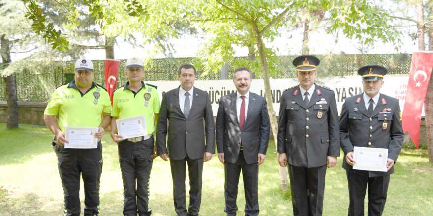 Vali Aksoy başarı belgelerini verdi