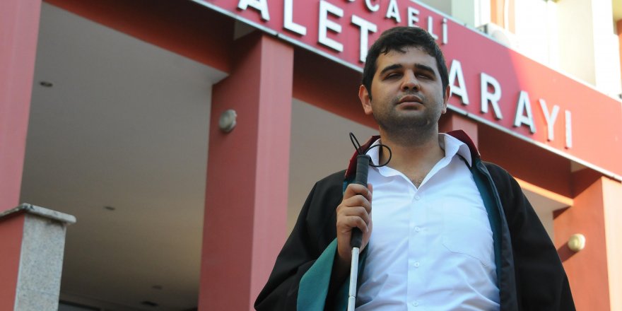 Görme engelli avukat ön yargıları aştı