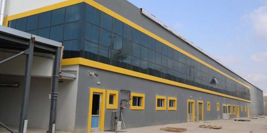 Modern mezbahada kesim için sıra alınıyor