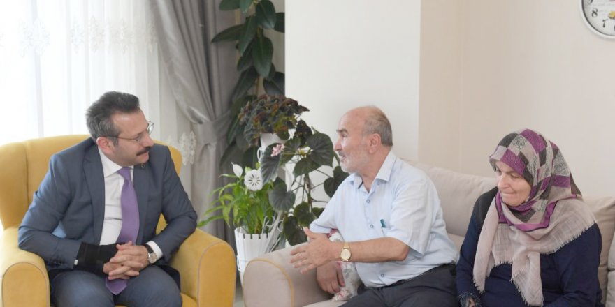 Vali Aksoy’dan şehit askerin ailesine ziyaret
