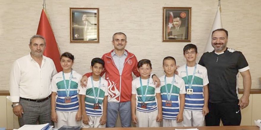 Millileri bağrımıza bastık