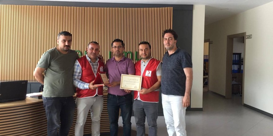 Kızılay önerdi Yeni Umut  yüzde 100 burs verdi