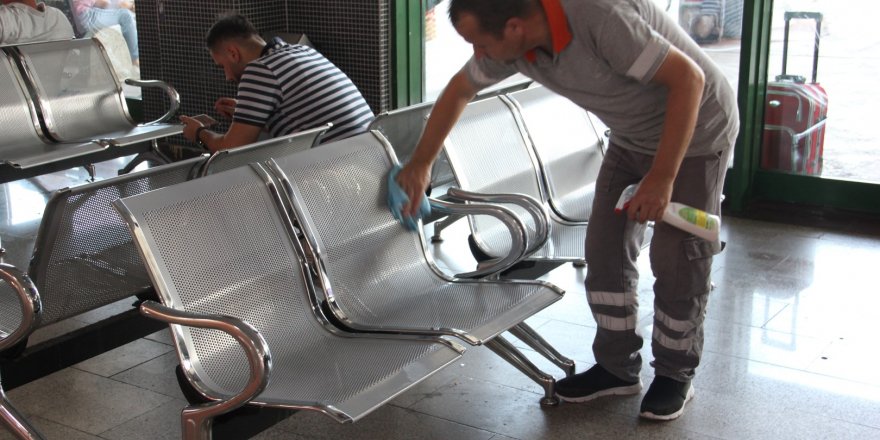 Otobüs terminalinde hummalı çalışma