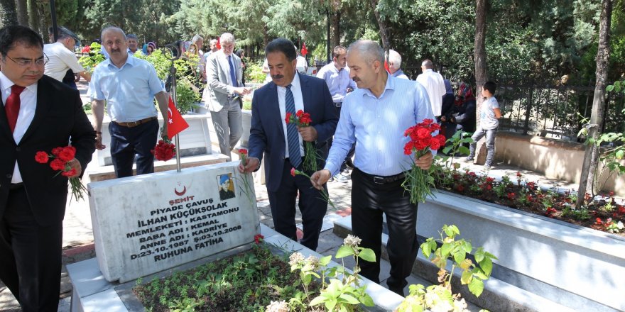 Büyükgöz Şehitliği ziyaret etti