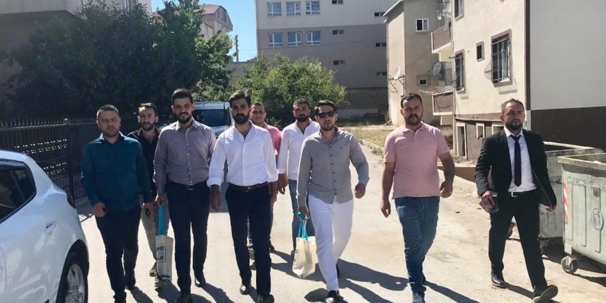 AK PARTİ:  Gençler kurban eti dağıttı