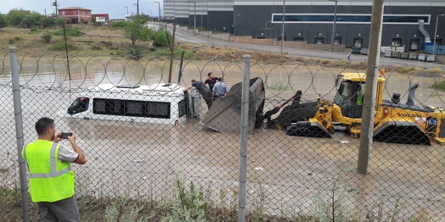 GEBZE:  Hasta servisi suların içinde kaldı