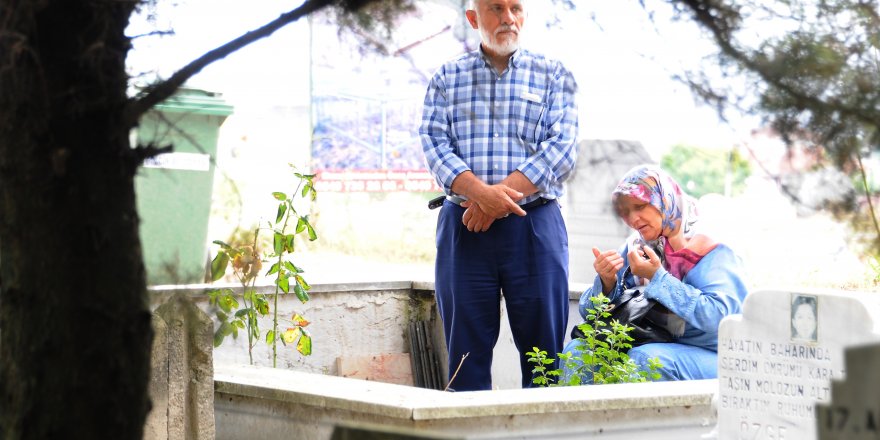 17 AĞUSTOS DEPREMİNDE HAYATINI KAYBEDENLER: Mezarları başında dualarla anıldılar