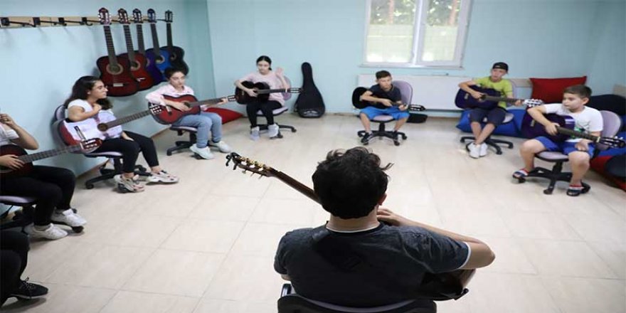 Çocuklara yönelik gitar kursları
