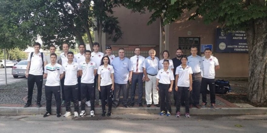 Hakemler Bursa’da terledi