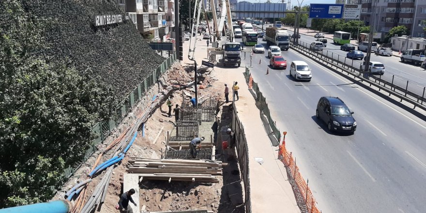 Üstgeçitte yenileme çalışmaları  