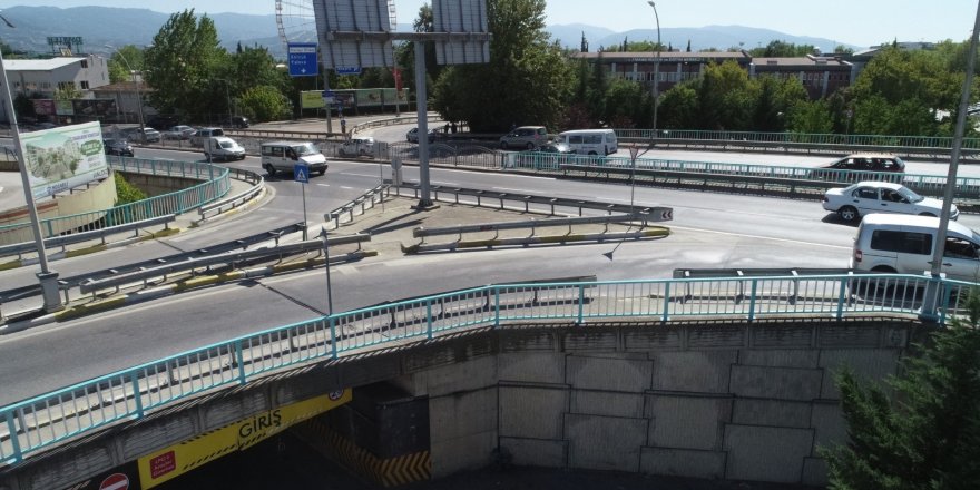 Metal korkuluklar ‘’Turkuaz ve Beyaza’’ boyandı