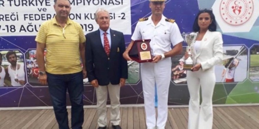 Sapanca Kürek Yarışı’nda şehitler anısına plaket