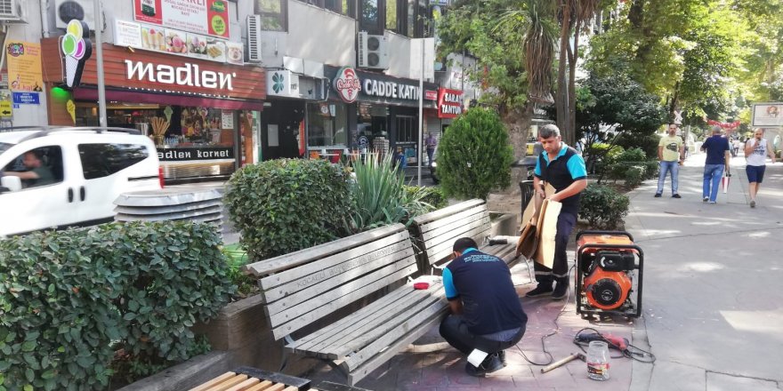 Yürüyüş Yolu’nda banklar yenilendi