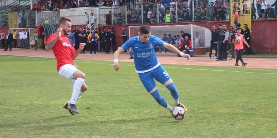 Menekşe transferde durmuyor