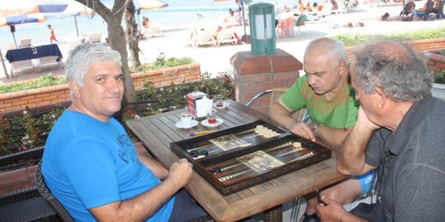 Bayramoğlu Ada’da tavla turnuvası