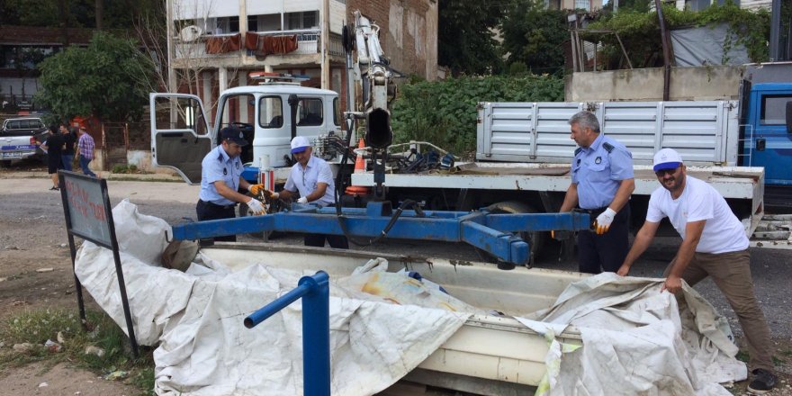 Darıca’da hurda sandal temizliği