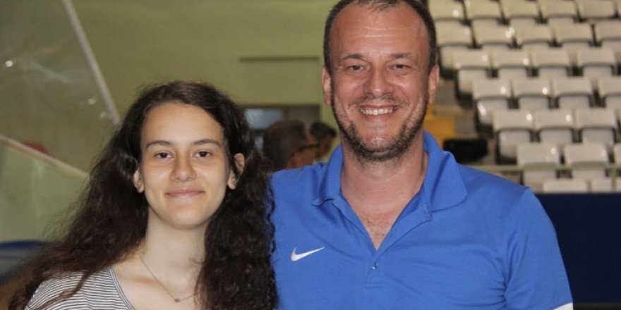 Başkan Uğur Koştur, kızı Zeynep ile izledi