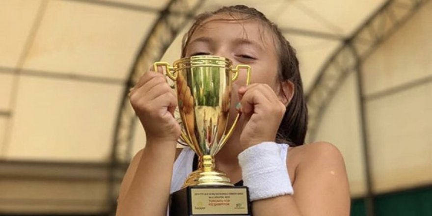 Defne Akçay ŞAMPİYON