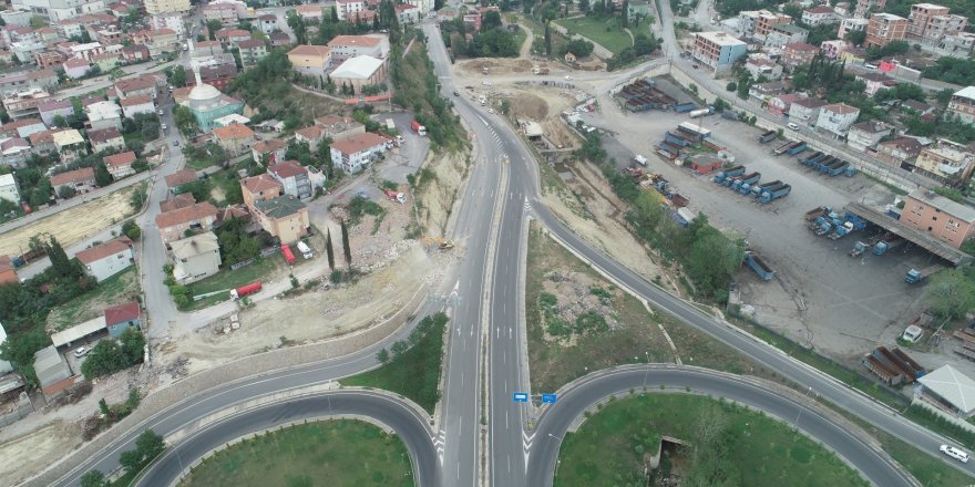 Cadde ile kavşak birleştiriliyor