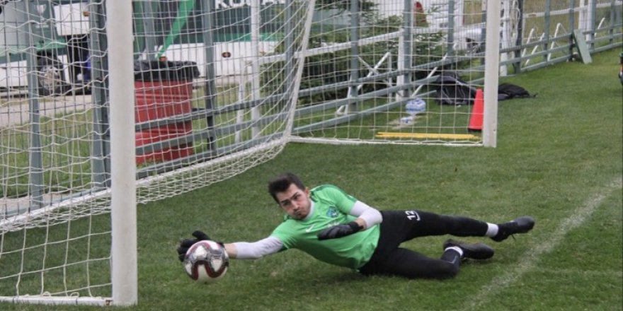 Hüseyin Emre Özyılmaz profesyonel oldu