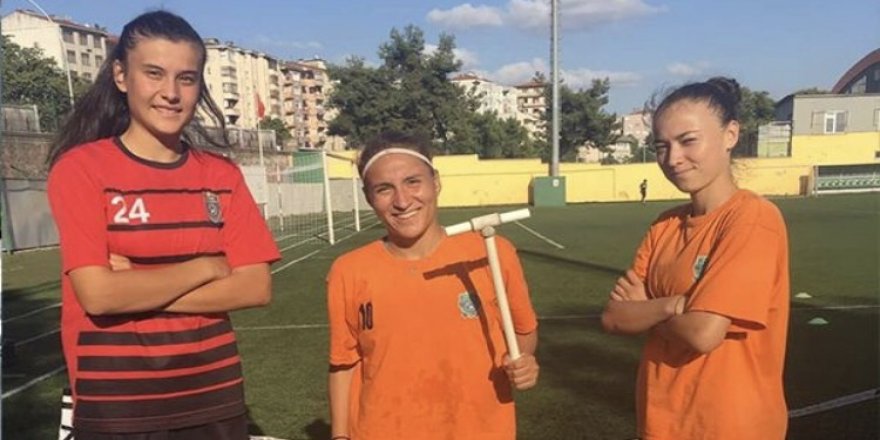 Futbolcu kadınlar kraliçe arı gibi