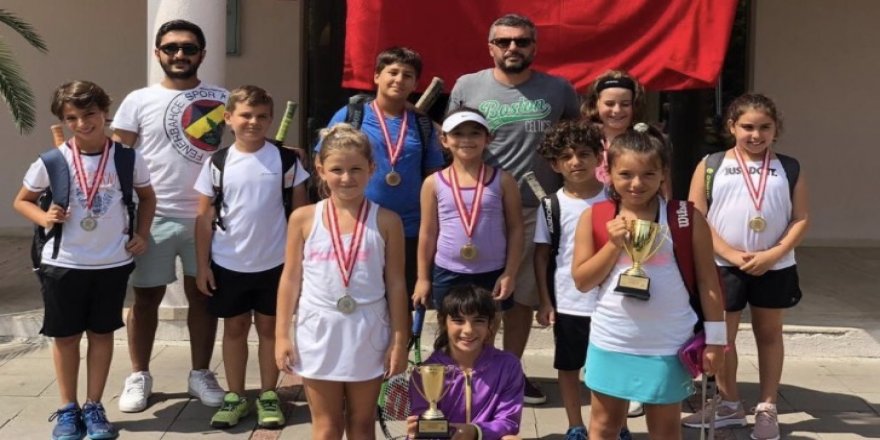 Başarılı tenisçilere ailelerinden MANGAL PARTİSİ!..