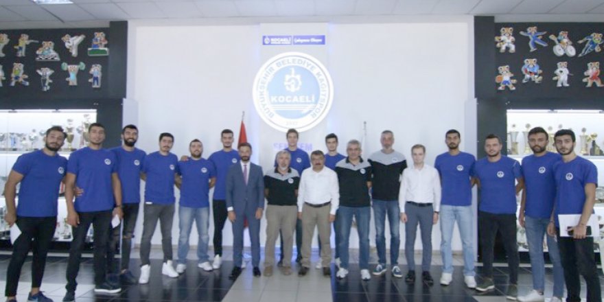 Voleybolda imzalar atıldı