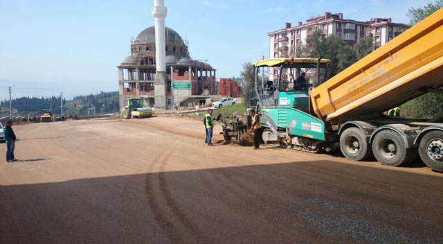 Barış Mahallesi’nde asfalt çalışması