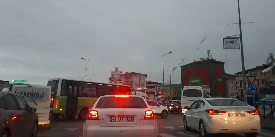 Okullar açıldı, İstasyon Caddesi kilitlendi!