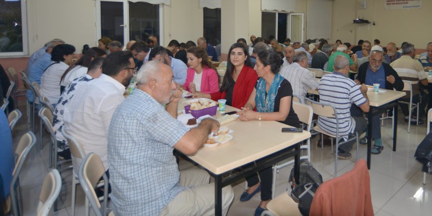 CHP İl Yönetimi canlarla oruç açtı