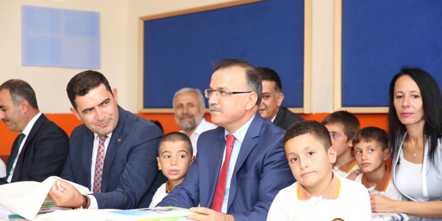Öğrencileri yalnız bırakmadı