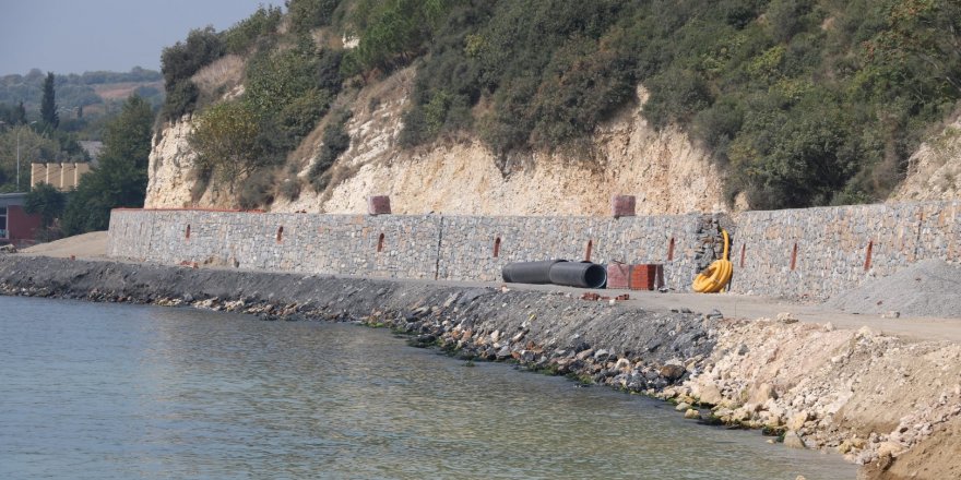 İki sahil birleşiyor