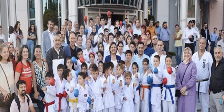 Meydanda karete şov