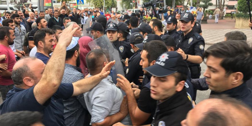 Eylem yapan pazarcılara biber gazlı müdahale