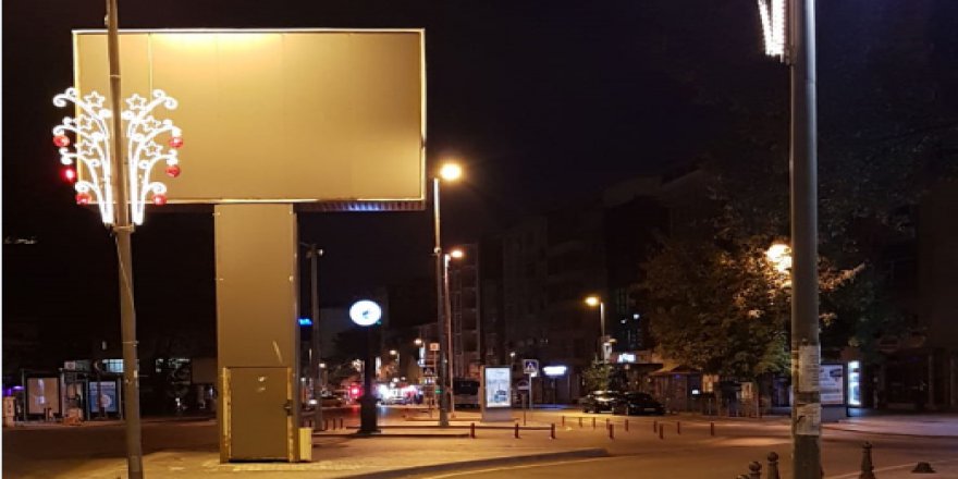 Cadde ışıl ışıl oldu