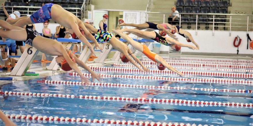 Gebze’de 2 bin 500 çocuk yüzme ile tanıştı