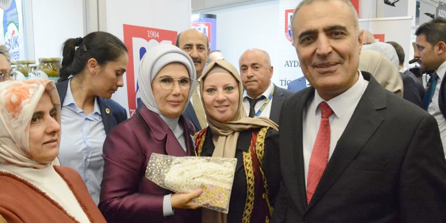 Emine Erdoğan’a Kandıra Bezi hediye ettiler